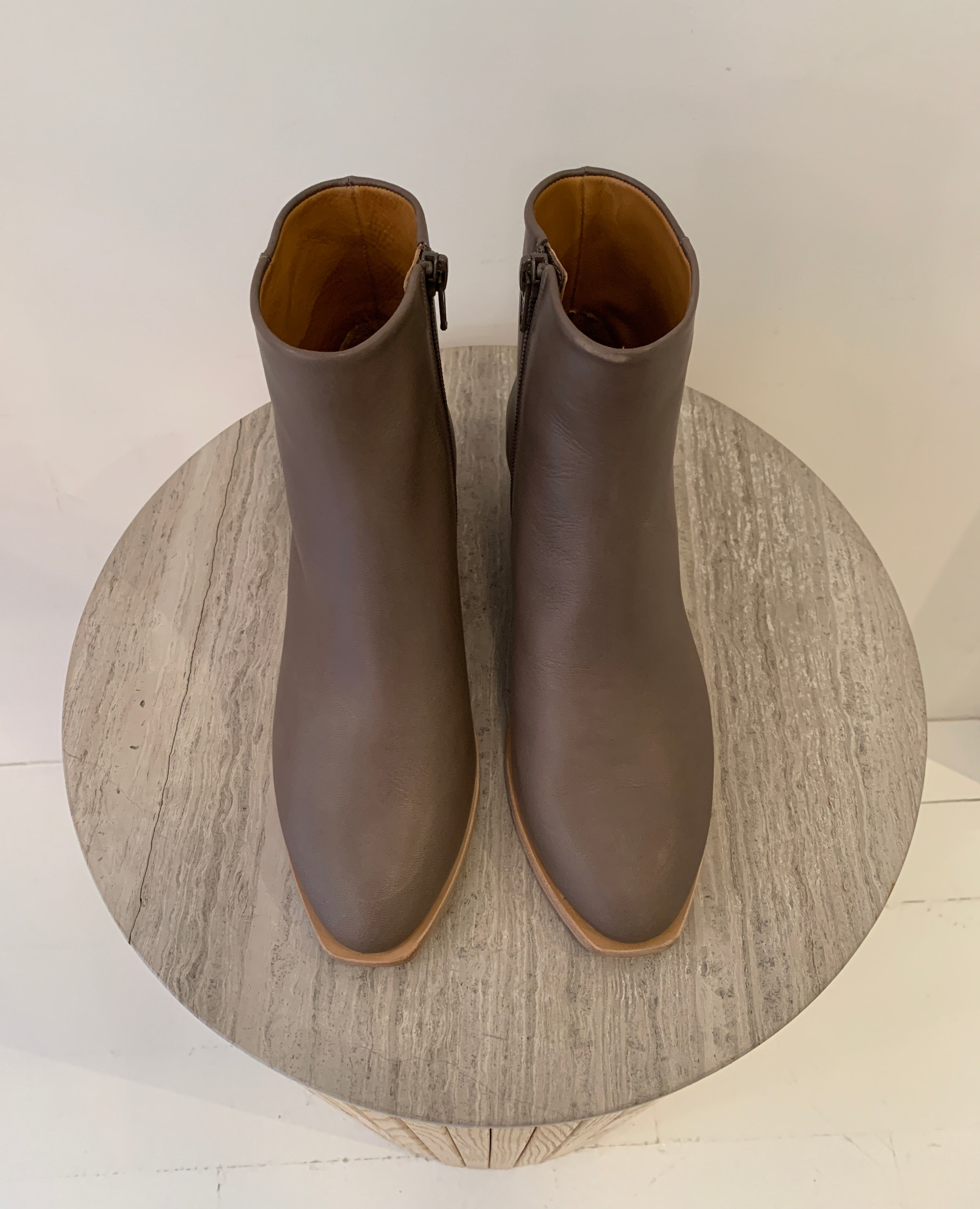 Warehouse Sale - Java Boot Taupe Leather