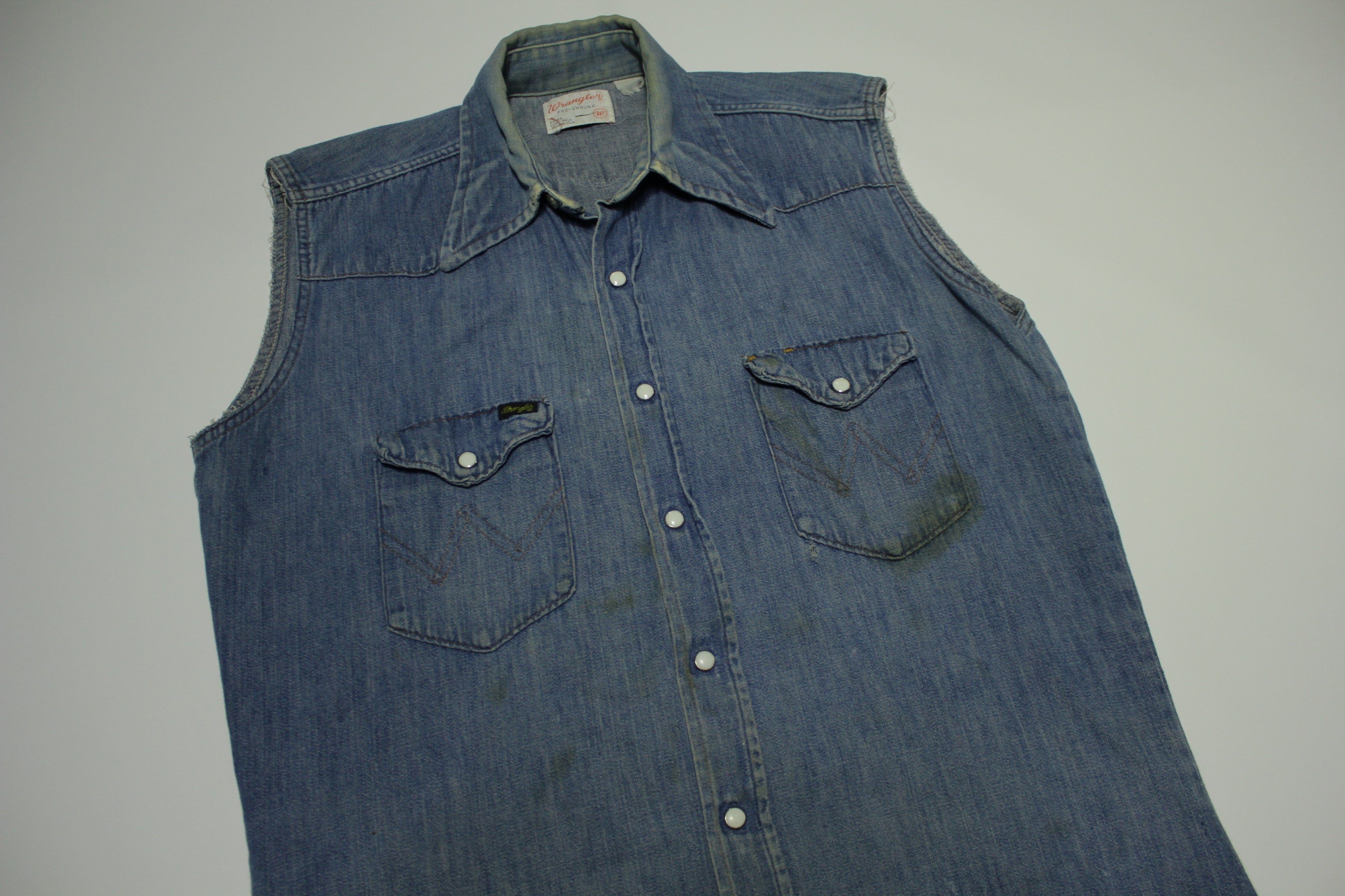 Wrangler Pre Shrunk Denim Chambray Long Tails Made in USA Pearl Snap Vintage 60s Shirt